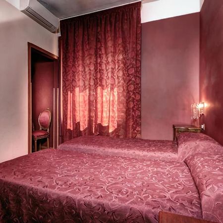 Imperial Guesthouse โรม ภายนอก รูปภาพ