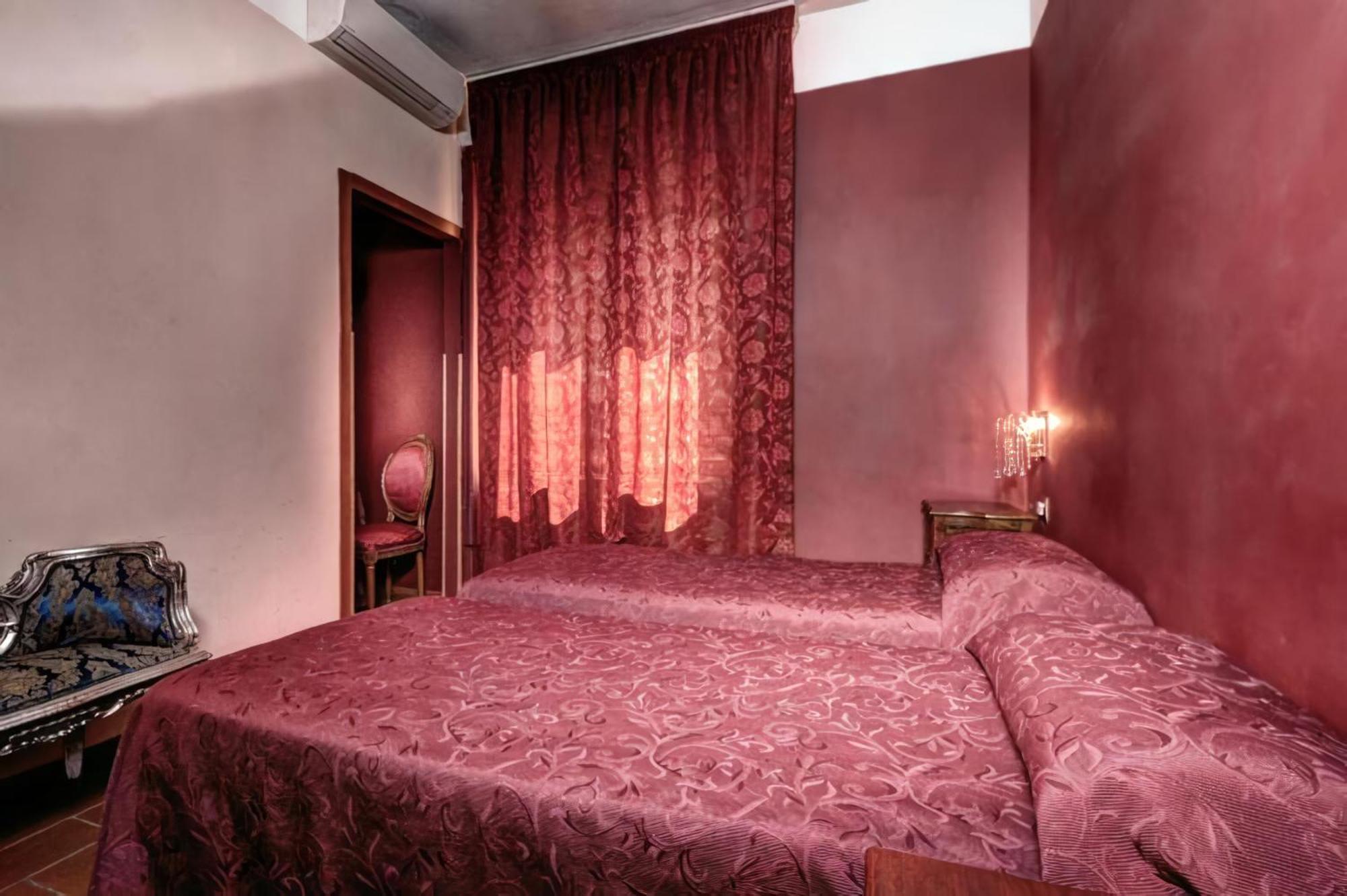 Imperial Guesthouse โรม ภายนอก รูปภาพ